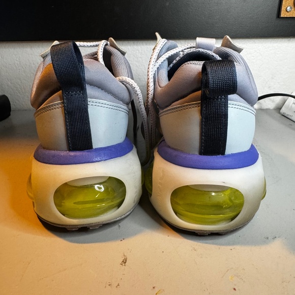 Nike - Picture 4 of 6